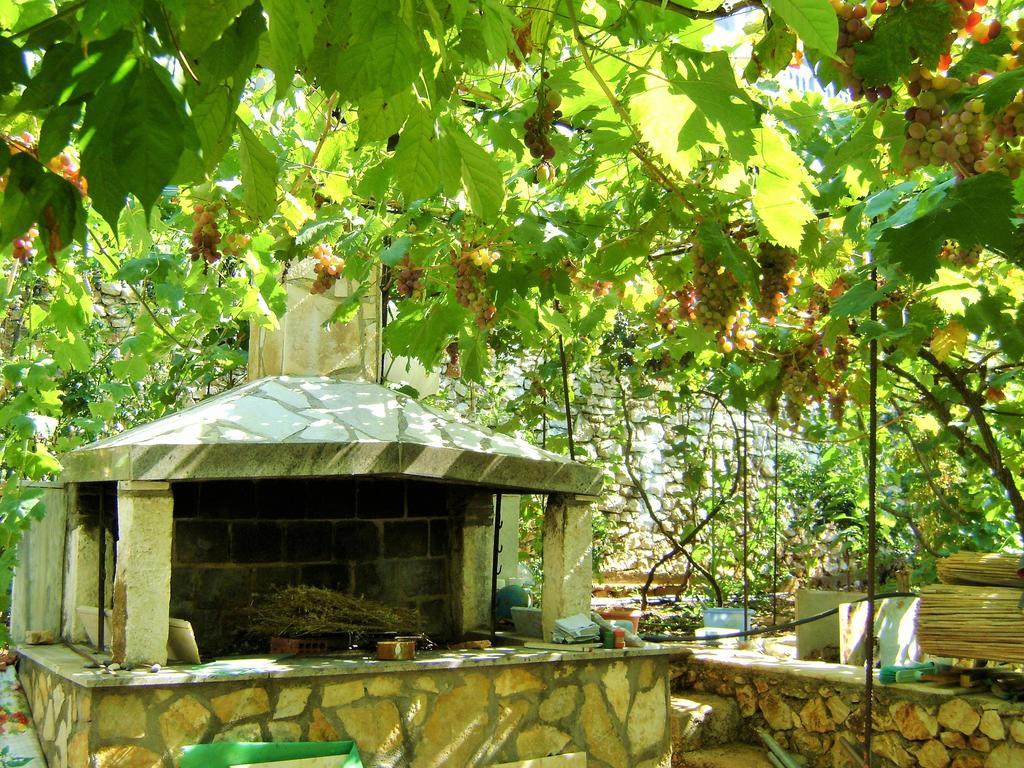 Beleri House Hotel Himare Exterior photo